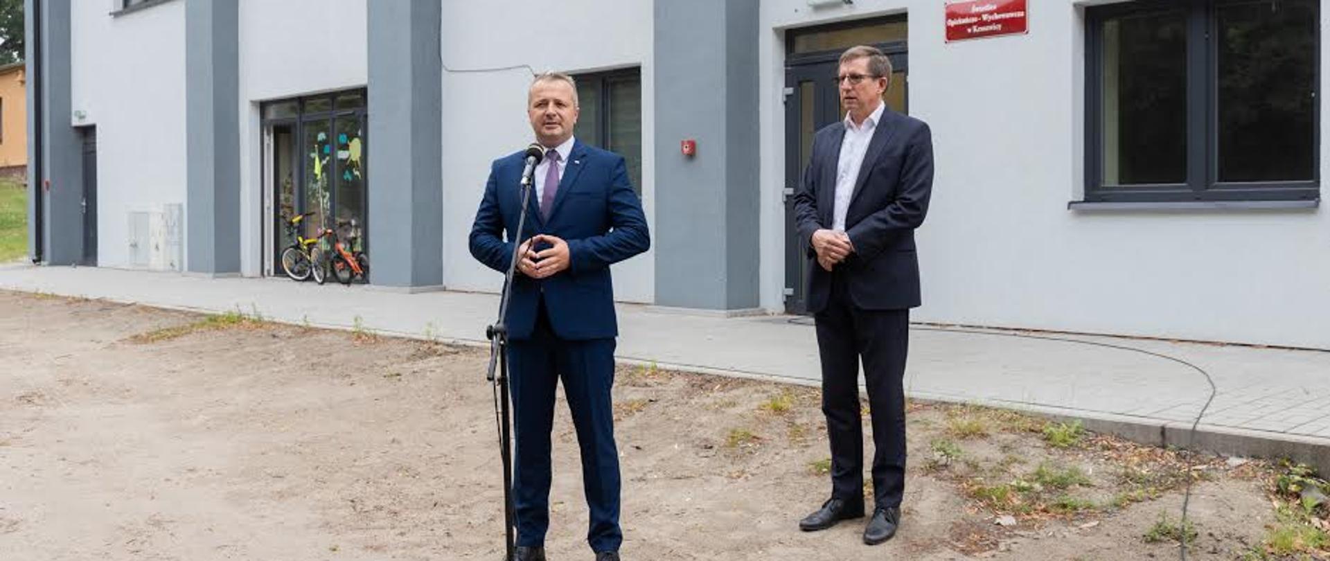 Wojewoda kujawsko-pomorski z burmistrzem Kruszwicy 