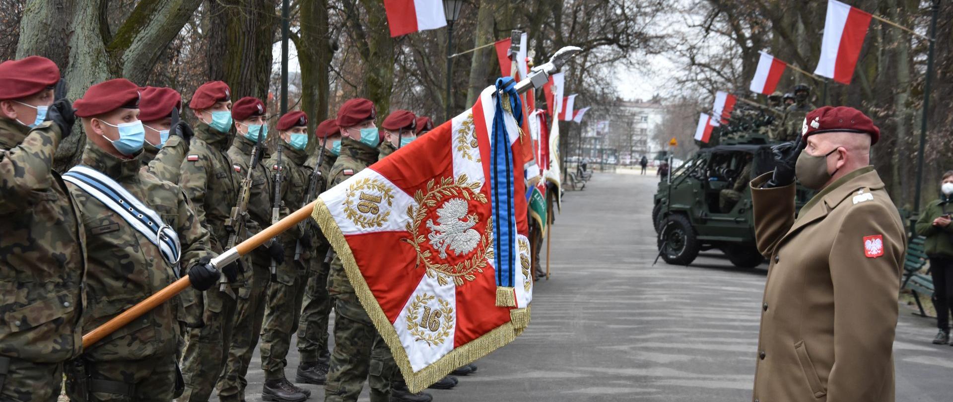 Poczty sztandarowe podczas uroczystości 