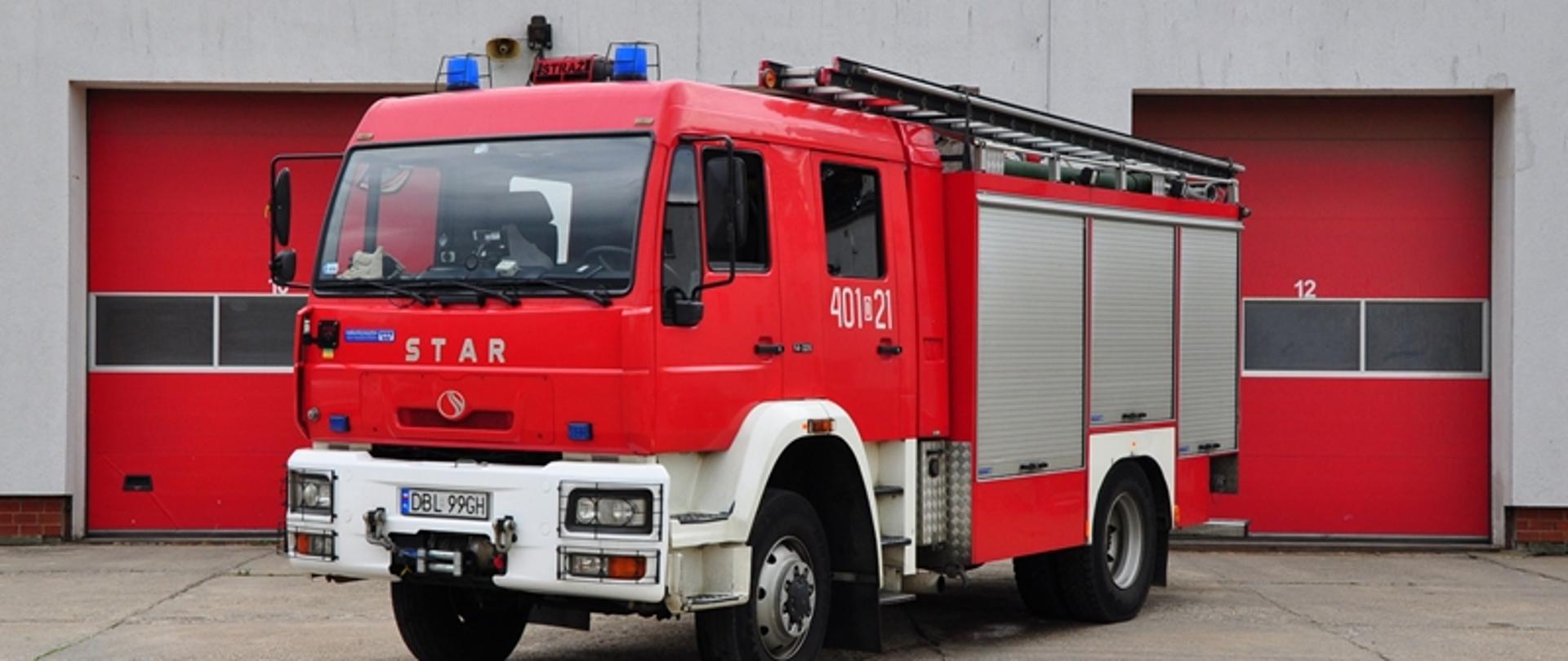 Średni samochód ratowniczo-gaśniczy na podwoziu Star-Man
GBA 2/24/750 Pr
Ilość miejsc: 6
Rok produkcji: 2004
Napęd: 4x4
Pojemność zbiornika 2000 l
Pojemność zbiornika proszku gaśniczego 750 kg
