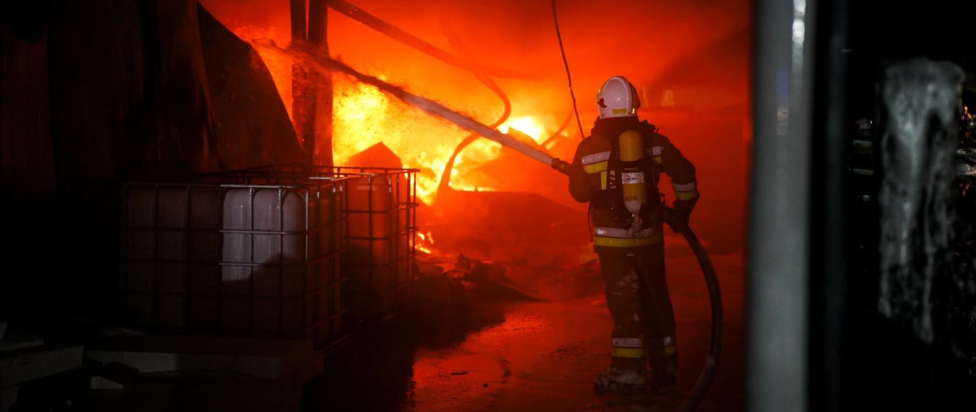 Pożar hali produkcyjnej w Bielsku k. Międzychodu