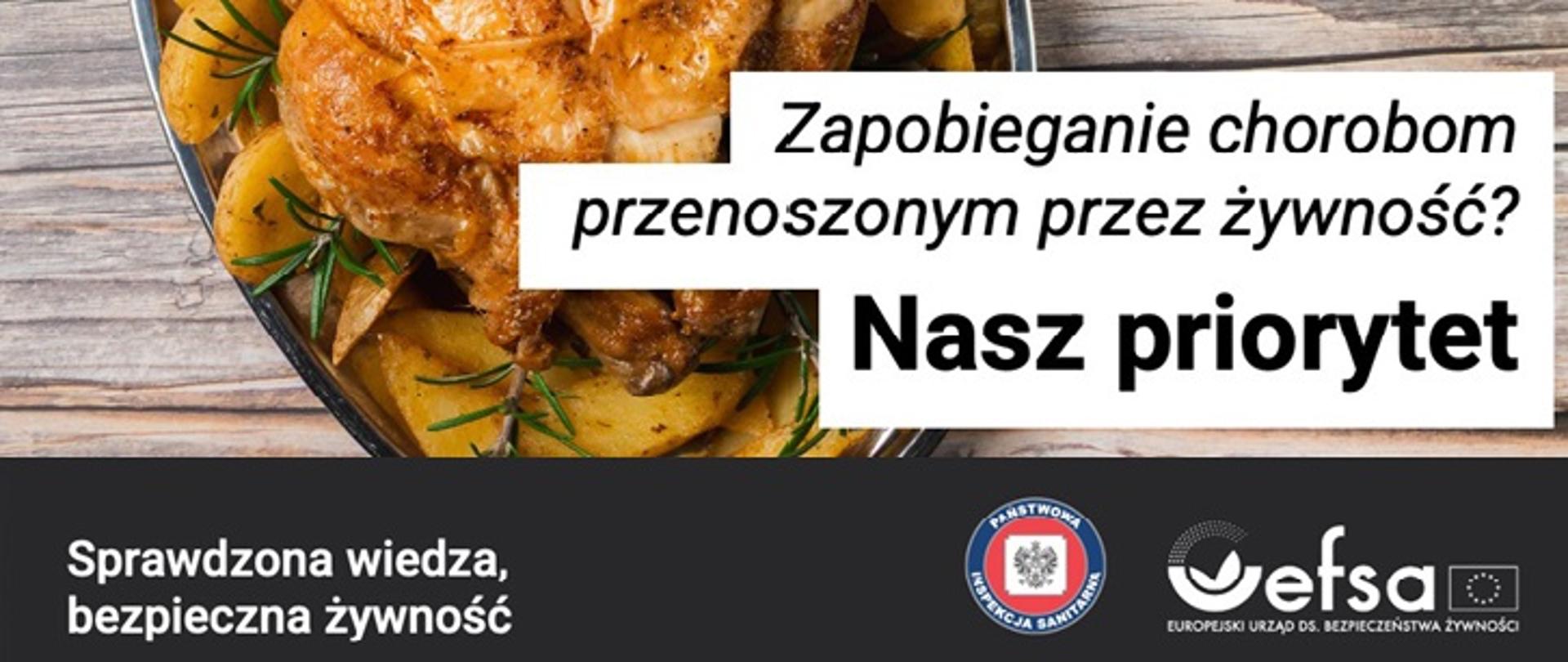 Na grafice widoczny jest pieczony kurczak z ziemniakami i gałązkami rozmarynu, podany w naczyniu. Nałożony na zdjęcie biały prostokąt zawiera hasło: „Zapobieganie chorobom przenoszonym przez żywność? Nasz priorytet”. W dolnej części grafiki, na czarnym tle, znajdują się logotypy: Państwowej Inspekcji Sanitarnej oraz EFSA – Europejskiego Urzędu ds. Bezpieczeństwa Żywności, wraz z hasłem: „Sprawdzona wiedza, bezpieczna żywność”.