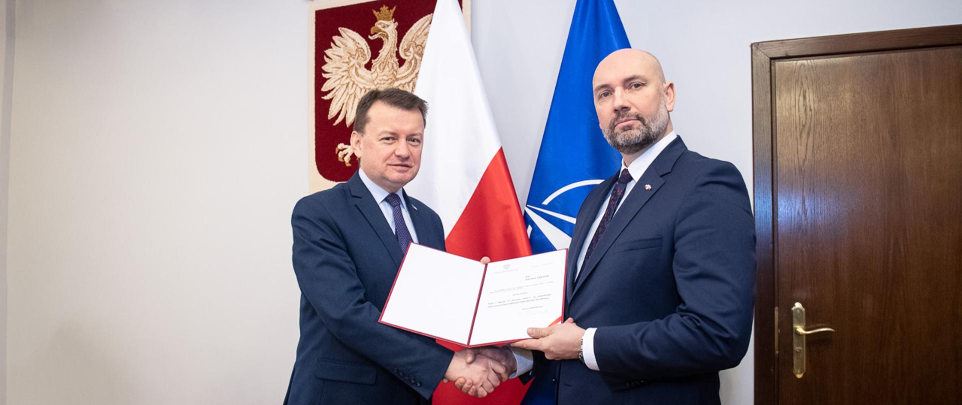 Szef MON i Sebastian Chwałek.