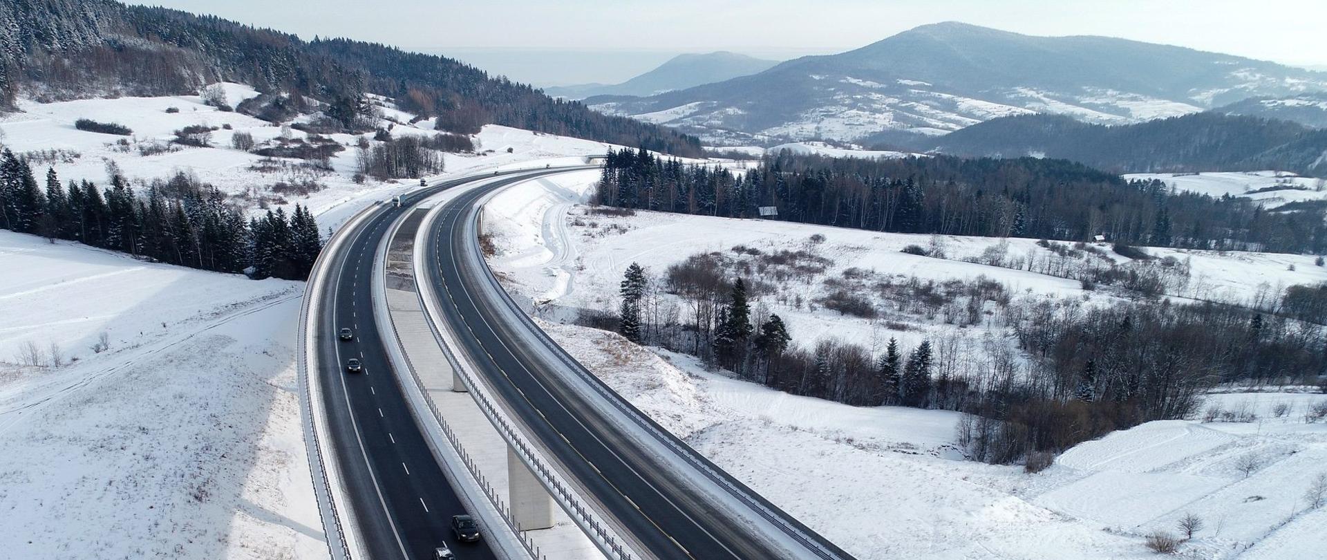 zdjęcie z lotu ptaka na drogę ekspresową S7