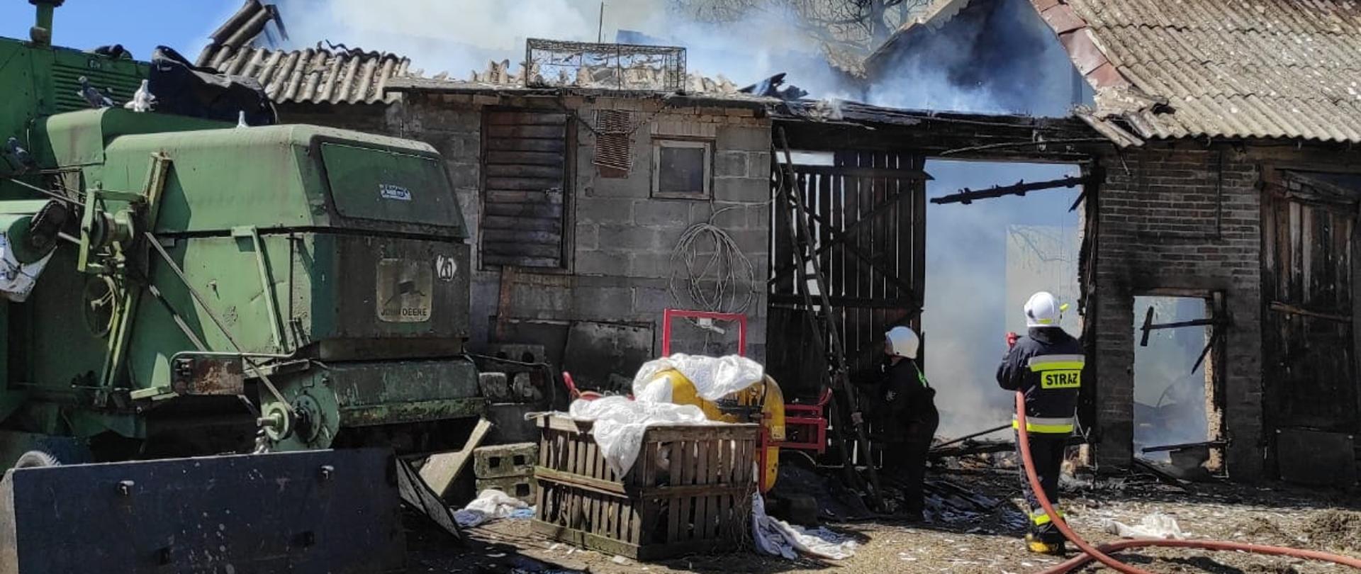 Działania dogaszające strażaków OSP