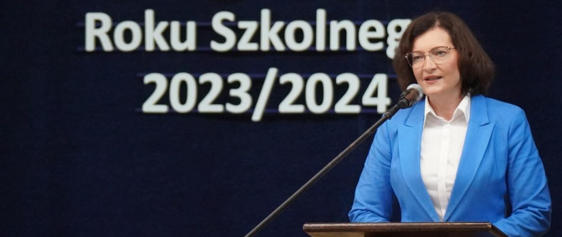 Wojewoda podkarpacki Ewa Leniart przemawia podczas inauguracji roku szkolnego
