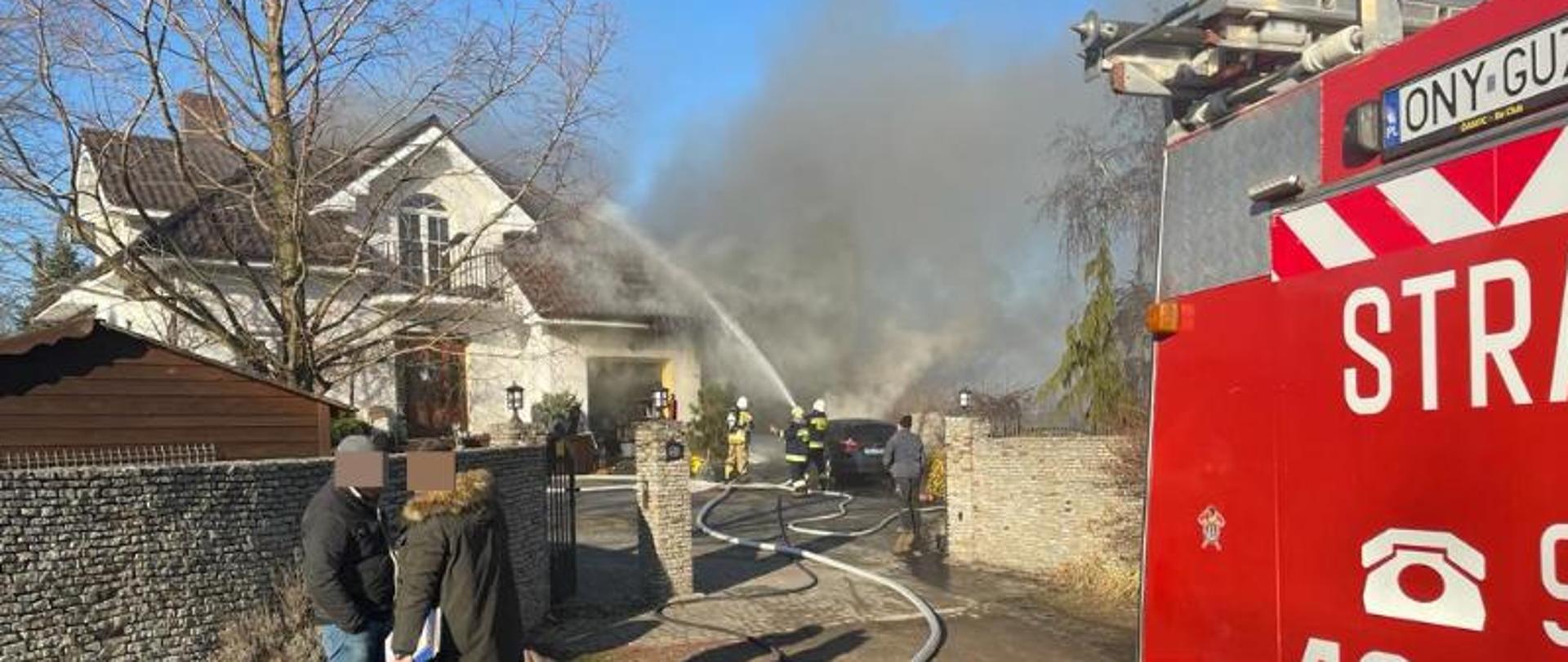Pożar samochodu oraz budynku jednorodzinnego - Pakosławice.