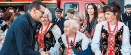 Premier Mateusz Morawiecki podczas spotkania z przedstawicielami OSP i KGW z gminy Gołcza w Czaplach Wielkich.