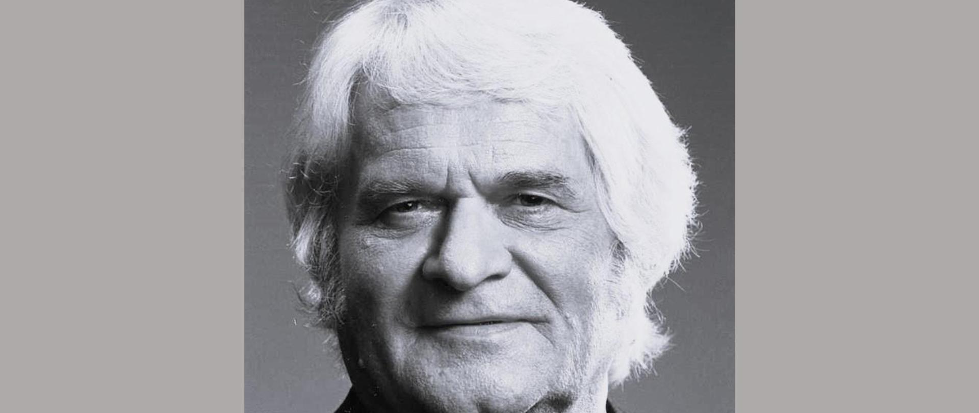 Na szarym tle zdęcie profesora Jerzego Marchwińskiego