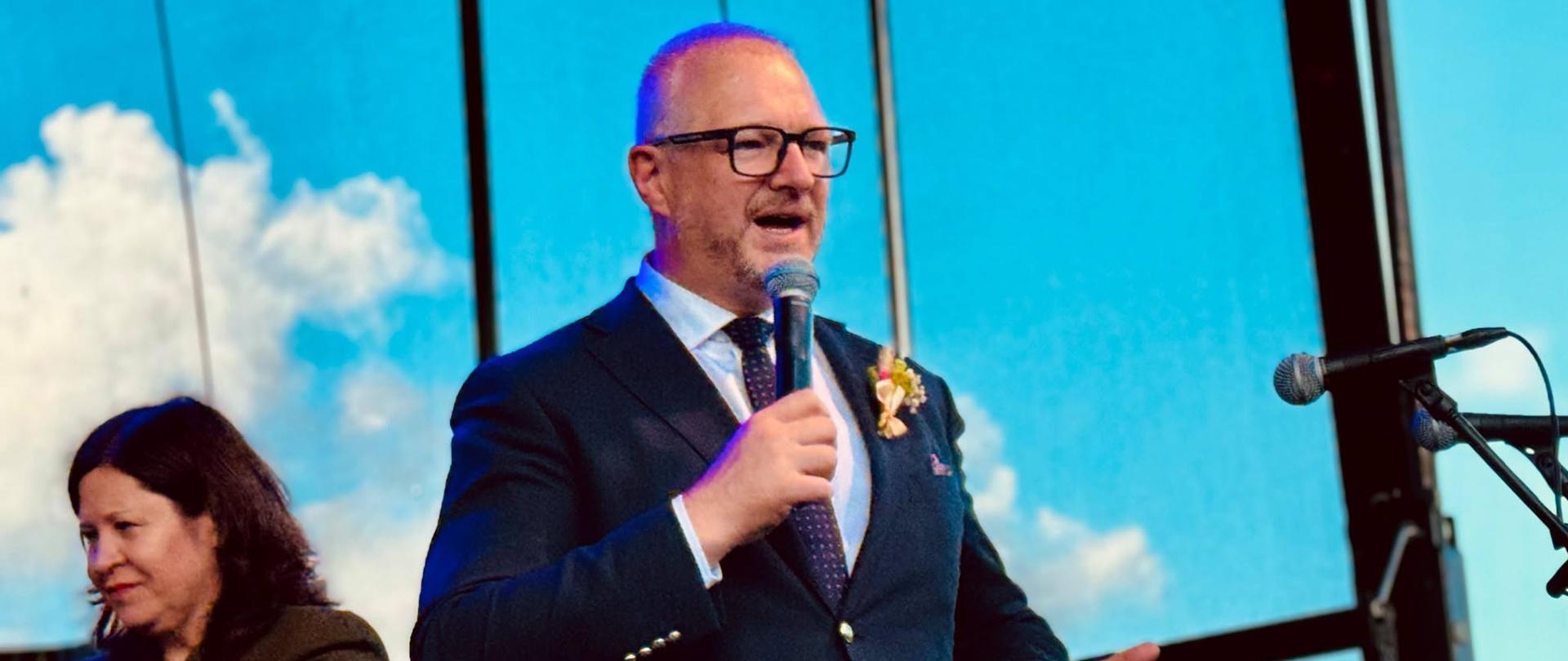 Węgorzewo w rytmie dożynek. Wojewoda Warmińsko-Mazurski Radosław Król z wizytą u lokalnej społeczności