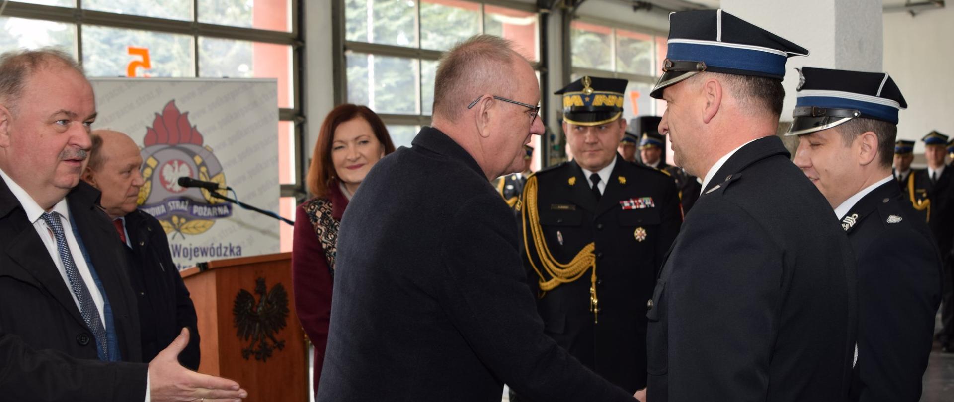 Uroczyste wręczenie promesy na zakup samochodu-ratowniczo-gaśniczego dla jednostki OSP Kotowa Wola