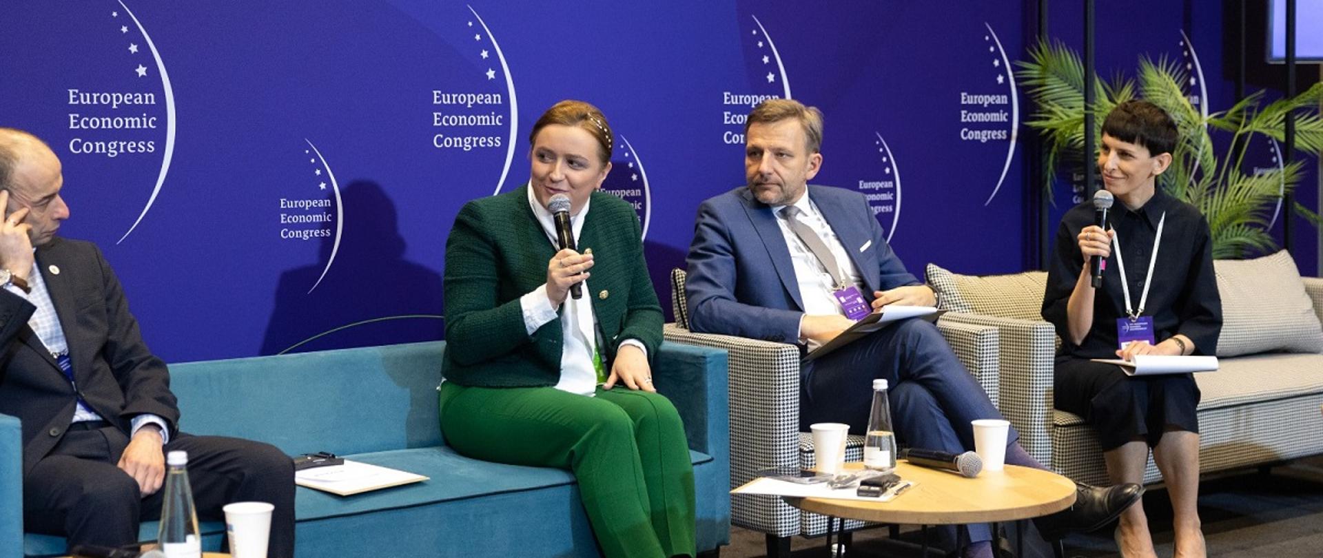 Wiceminister rozwoju i technologii Olga Semeniuk podczas debaty EKG poświęconej przemysłowi spotkań