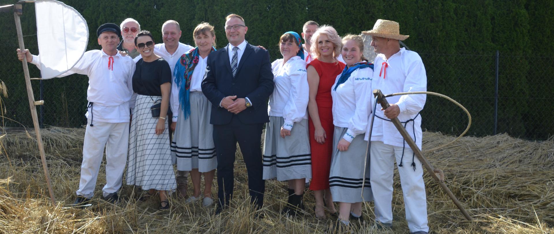 Żniwa jak dawniej – inscenizacja przypomina o znaczeniu tradycji rolniczych