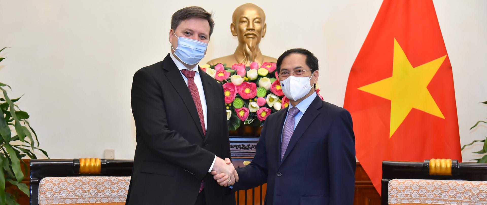 Cuộc gặp gỡ của Đại sứ Cộng hòa Ba Lan với Bộ trưởng Ngoại giao CHXHCN Việt Nam, 13/10/2021