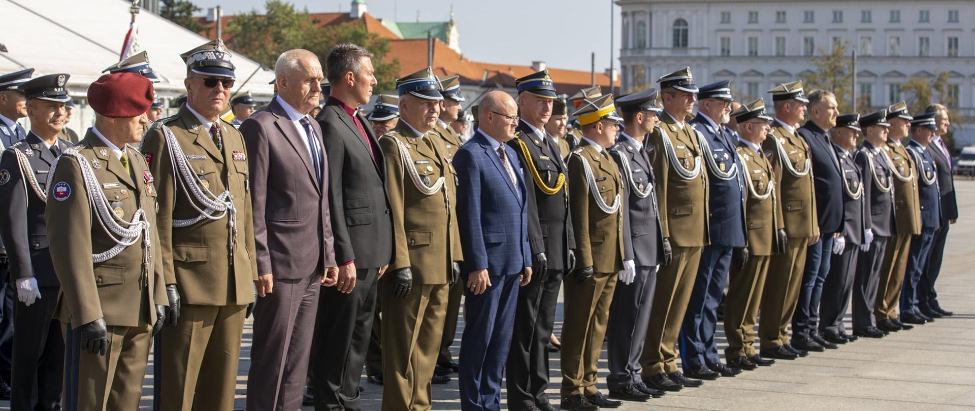 Śląski Komendant Wojewódzki PSP uczestniczył w apelu przed Grobem Nieznanego Żołnierza