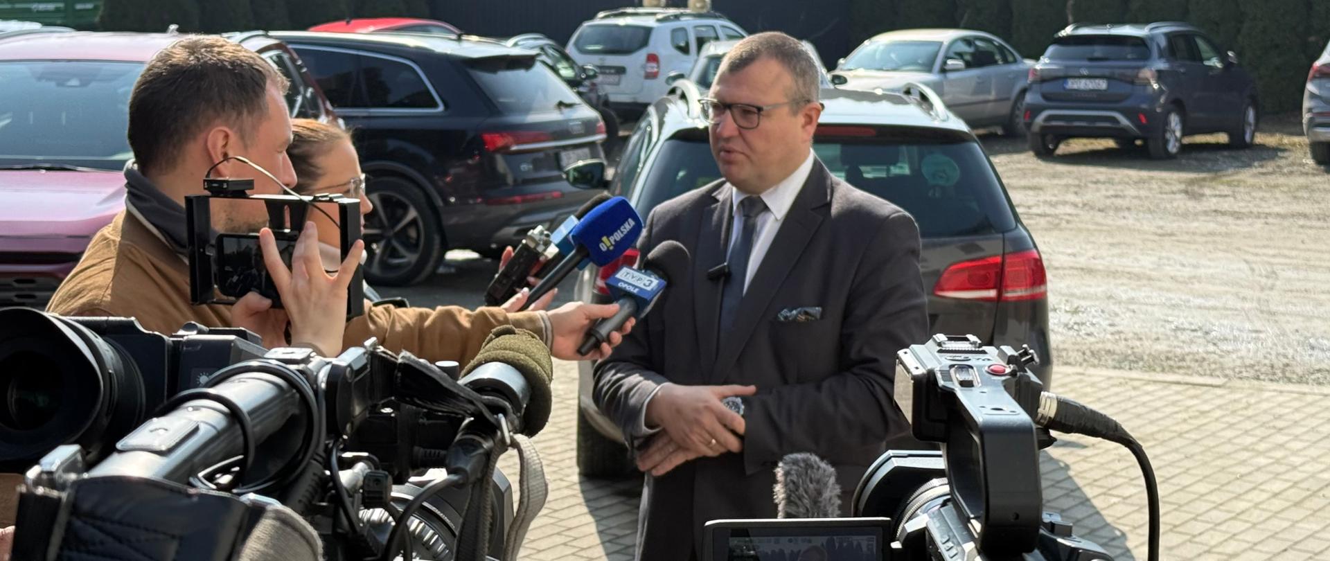 Wiceprezes Wód Polskich, Marcin Jarzyński, na spotkaniu w Ścinawie.