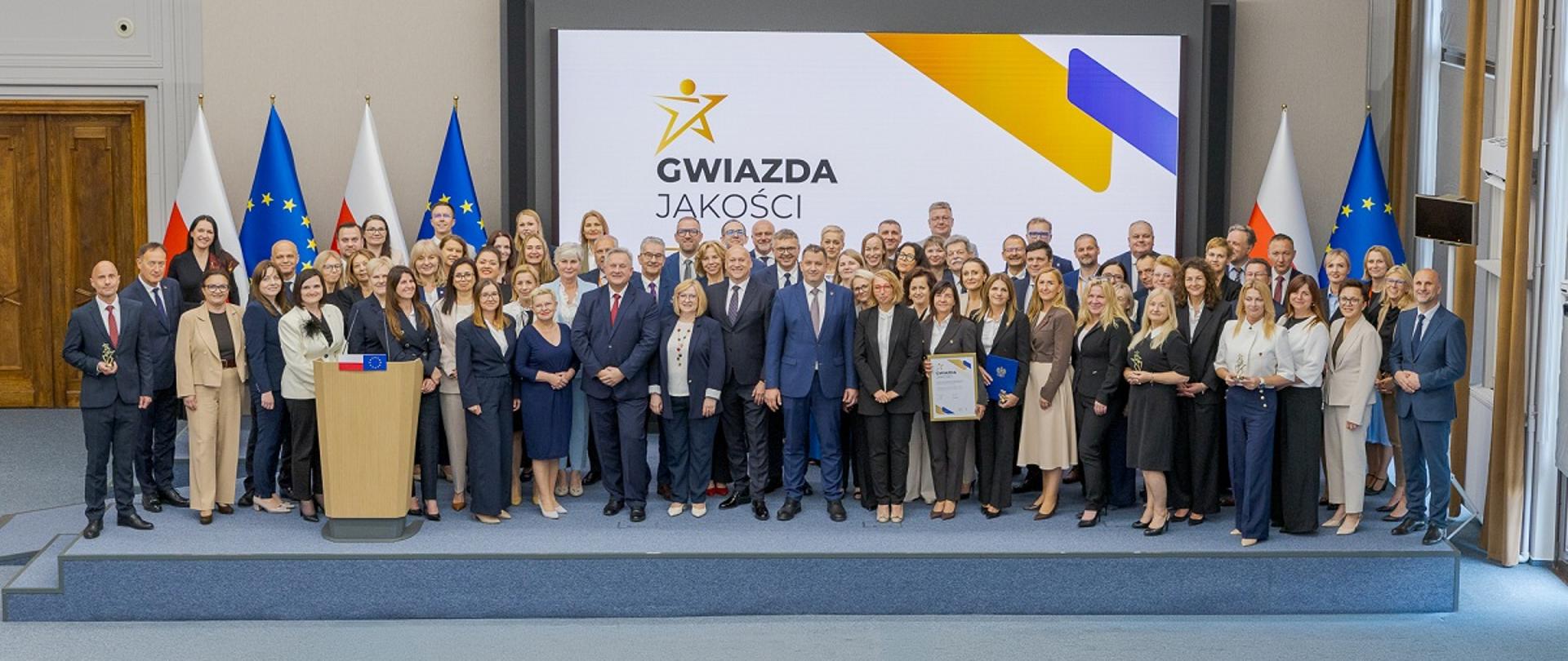 Grupowe zdjęcie uczestników Gali