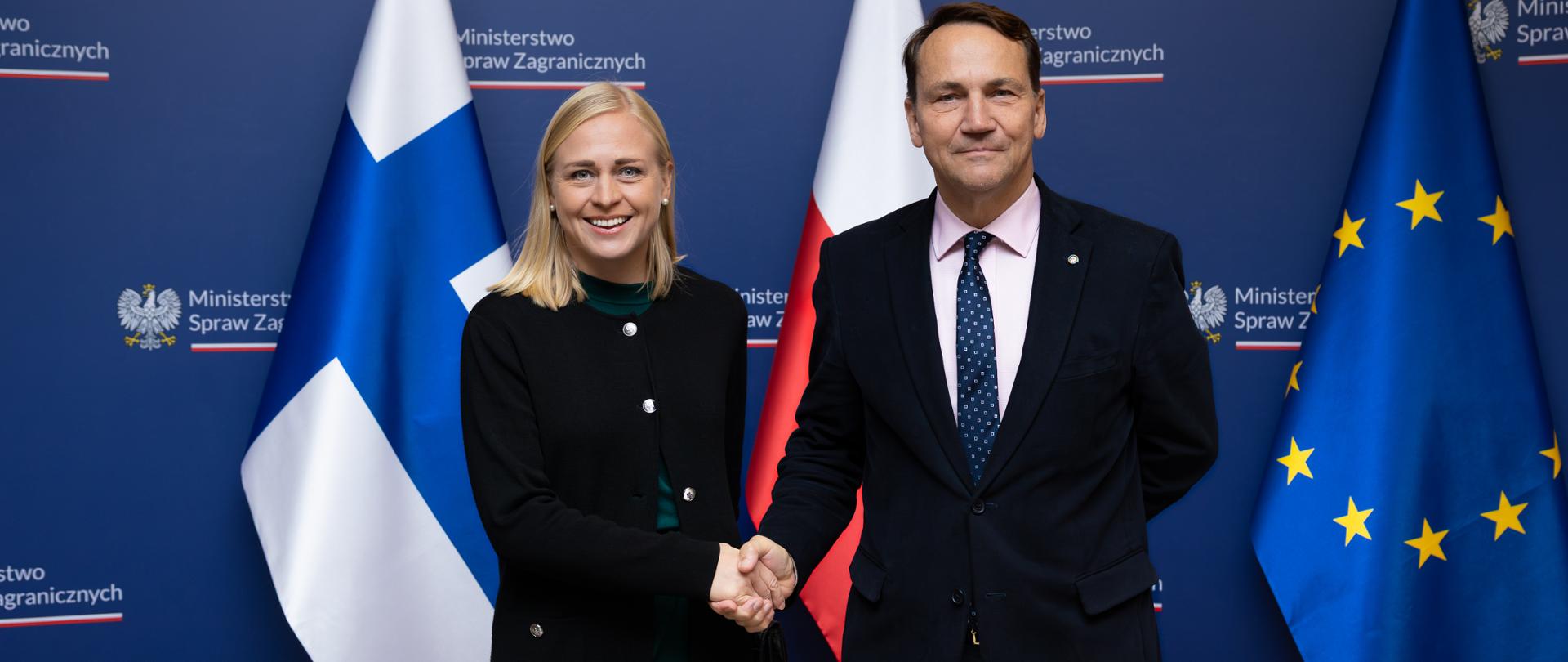 Deputy Prime Minister, Minister of Foreign Affairs Radosław Sikorski speaks with head of Finnish diplomacy