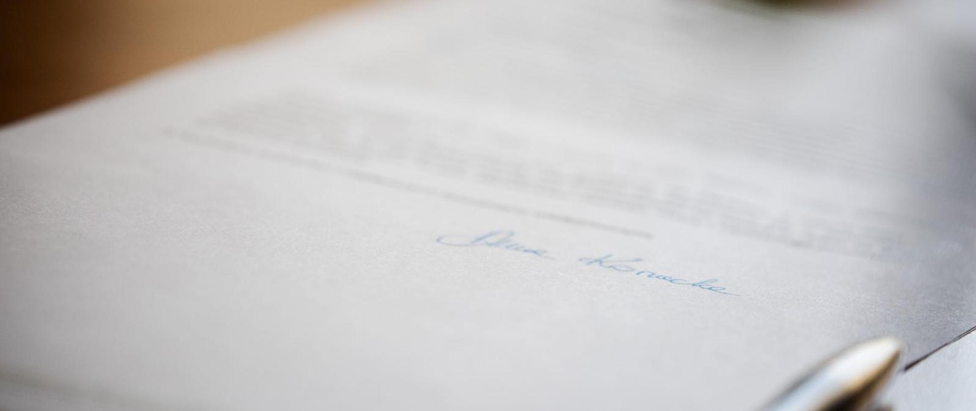 Zdjęcie przedstawia list minister Anny Korneckiej skierowany do samorządów. List dotyczy ustawy "lokal za grunt"