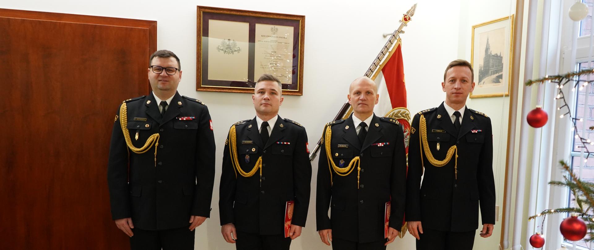 Po zdaniu i powierzeniu obowiązków Komendanta Powiatowego Państwowej Straży Pożarnej w Nowym Tomyślu