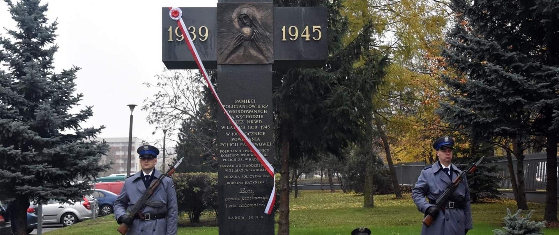 Odsłonięcie pomnika upamiętniającego funkcjonariuszy Policji Państwowej pomordowanych na Wschodzie przez NKWD w latach 1939-1945.