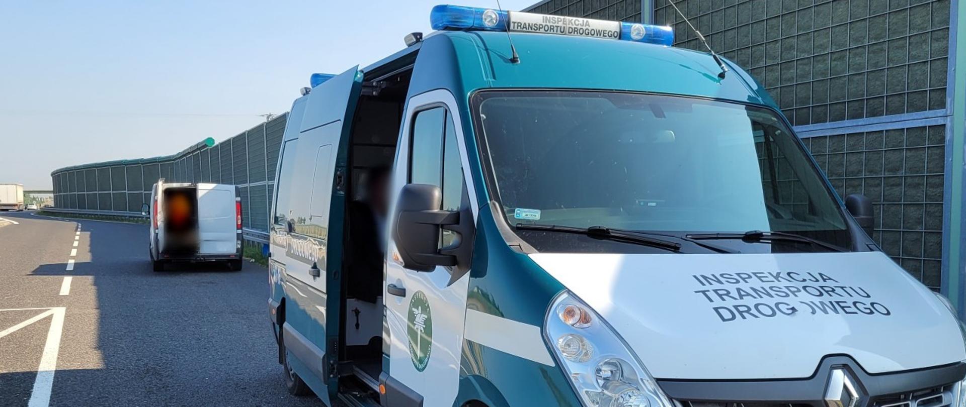 Miejsce zatrzymania do kontroli nietrzeźwego kierowcy samochodu dostawczego przez patrol mazowieckiej Inspekcji Transportu Drogowego.
