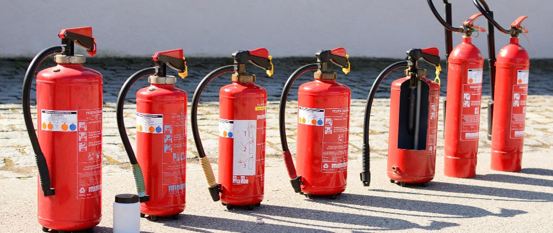 Różne rodzaje gaśnic 