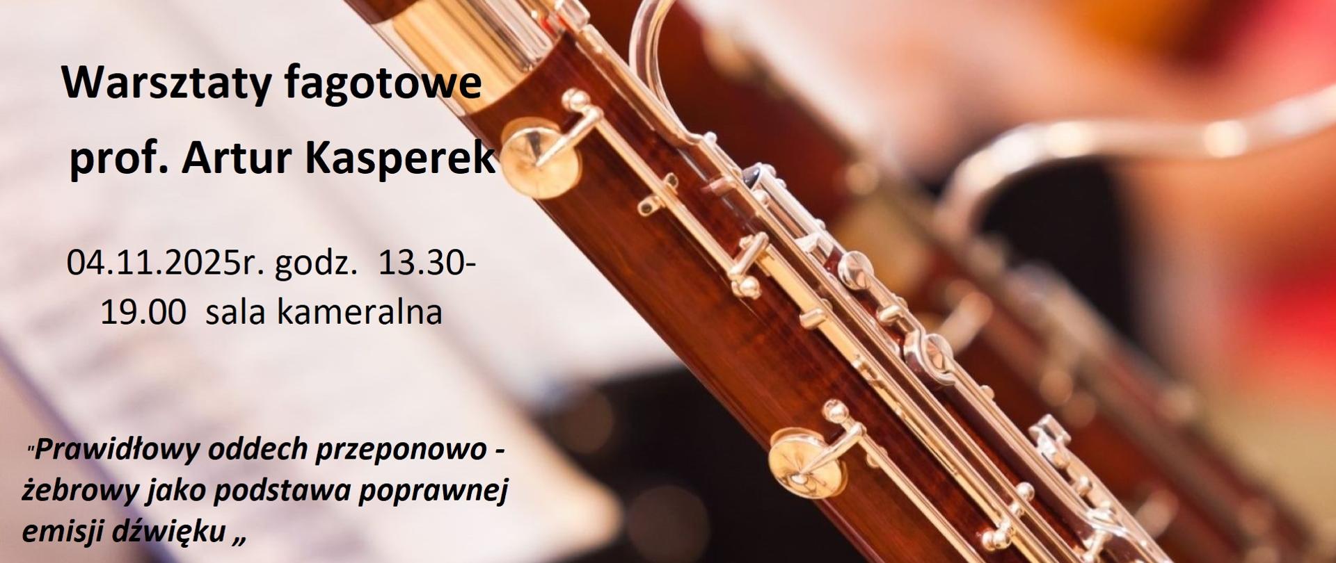 Po lewej stronie czarny napis "Warsztaty fagotowe prof. Artur Kasperek 04.11.2025r. godz. 13:30-19:00 sala kameralna". Poniżej napis "Prawidłowy oddech przeponowo-żebrowy jako podstawa poprawnej emisji dźwięku".