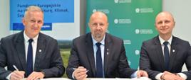 Robert Gajda, Zastępca Prezesa Zarządu NFOŚiGW podczas podpisywania umowy.
