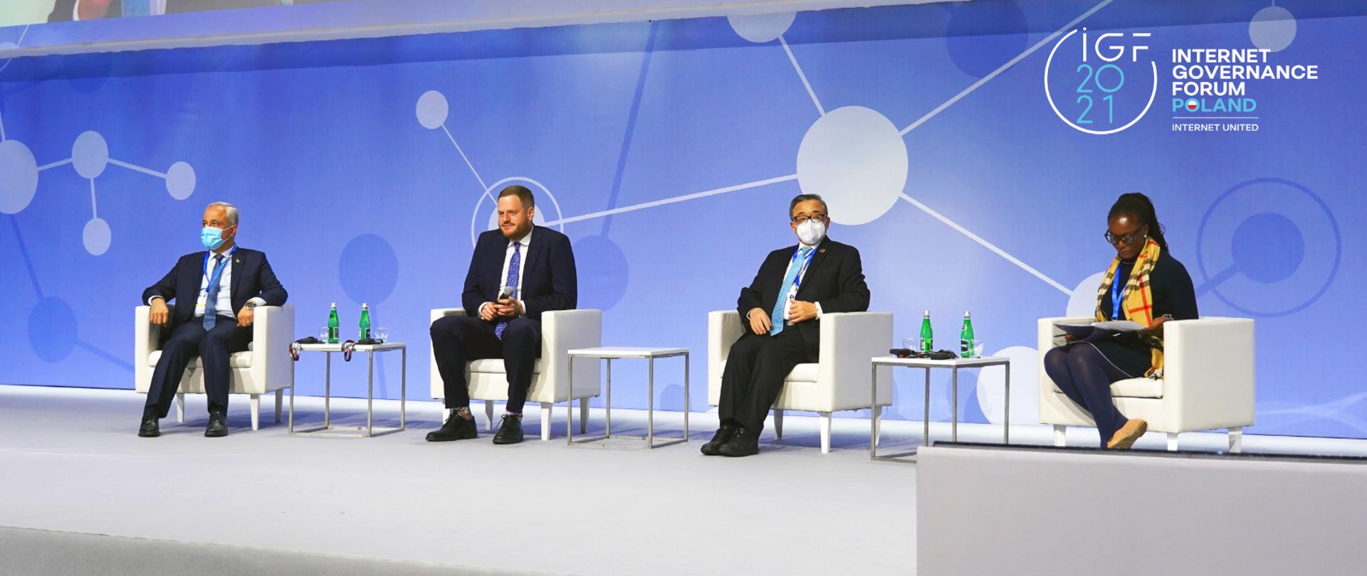 Zdjęcie z jednego z paneli dyskusyjnych z udziałem ministra Janusza Cieszyńskiego i podsekretarza generalnego ONZ.