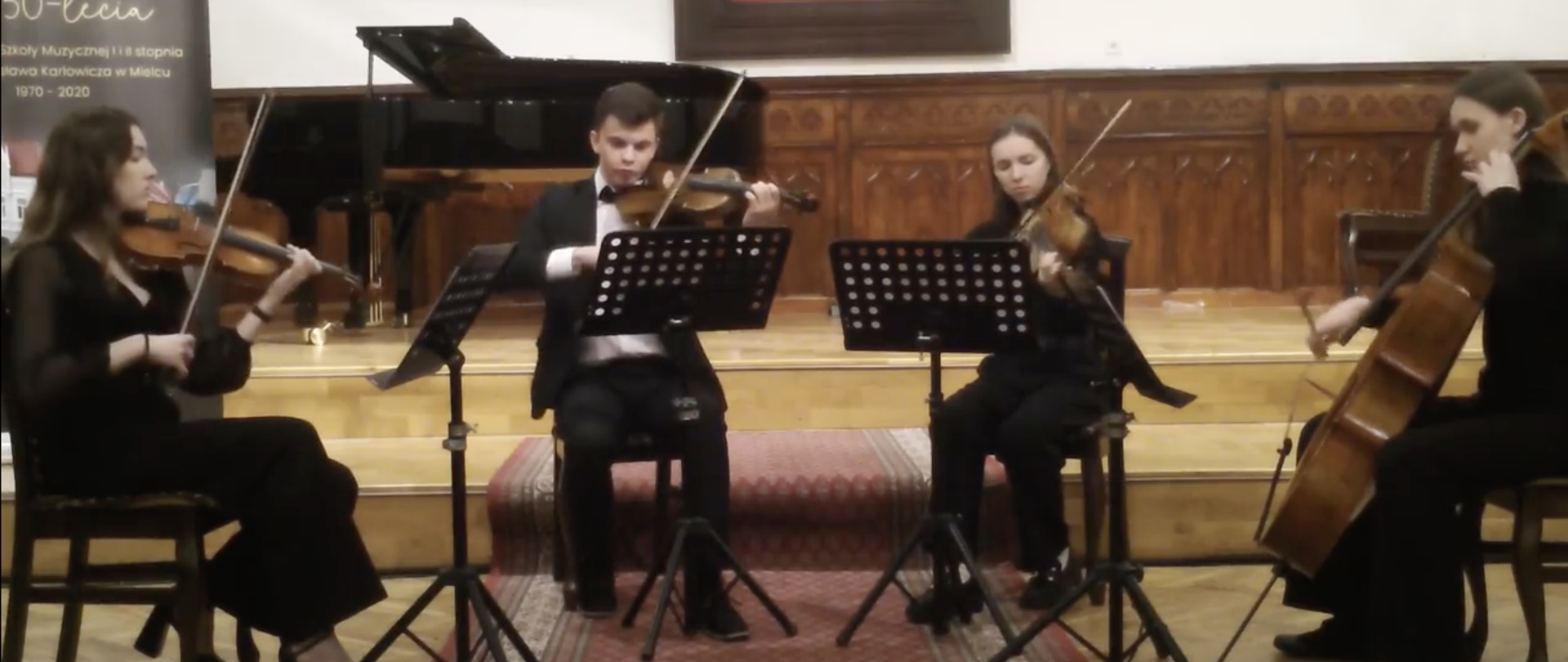 kwartet smyczkowy prowadzony przez Ryszarda Kuska podczas nagrania na konkurs w Serbii