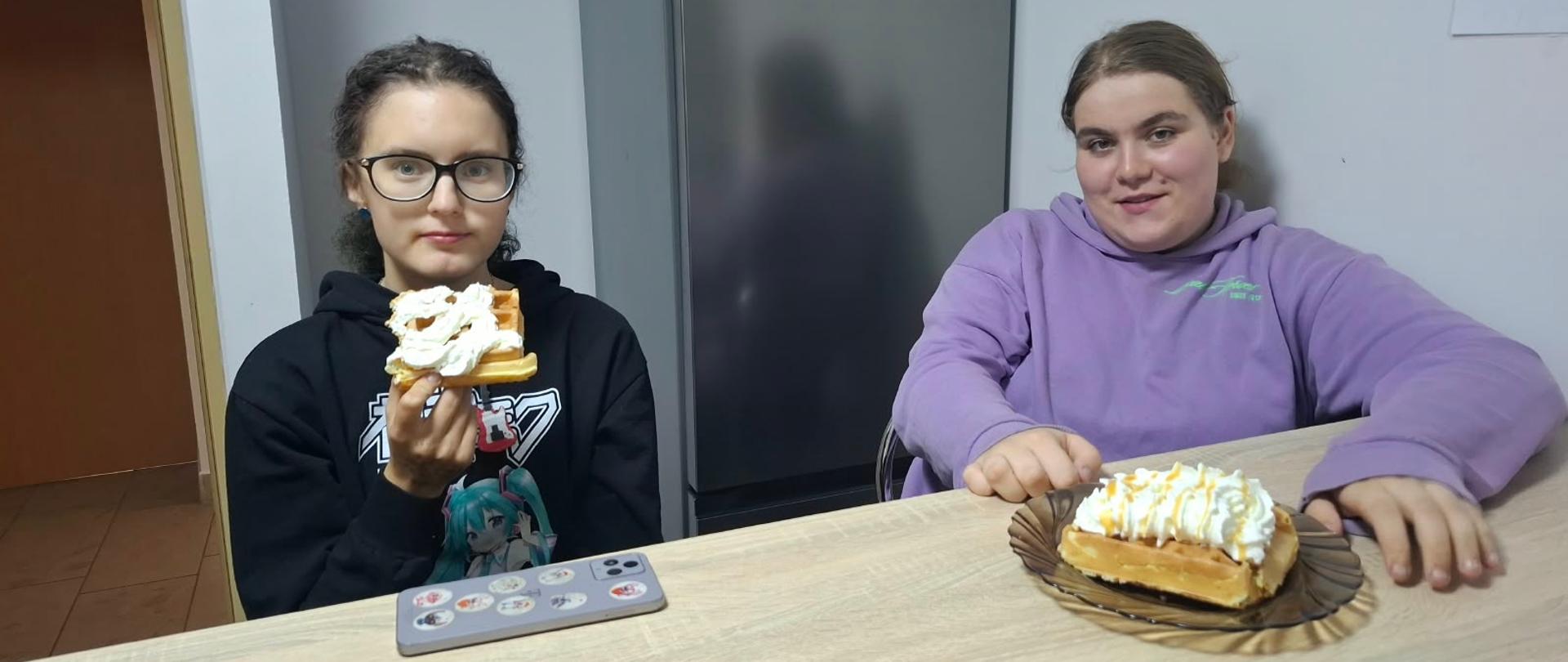 Co można robić w internacie wieczorem? Piec gofry!