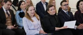 Na zdjęciu ministra funduszy i polityki regionalnej Katarzyna Pełczyńska-Nałęcz i ministra kultury i dziedzictwa narodowego Marta Cienkowska w towarzystwie innych uczestników spotkania