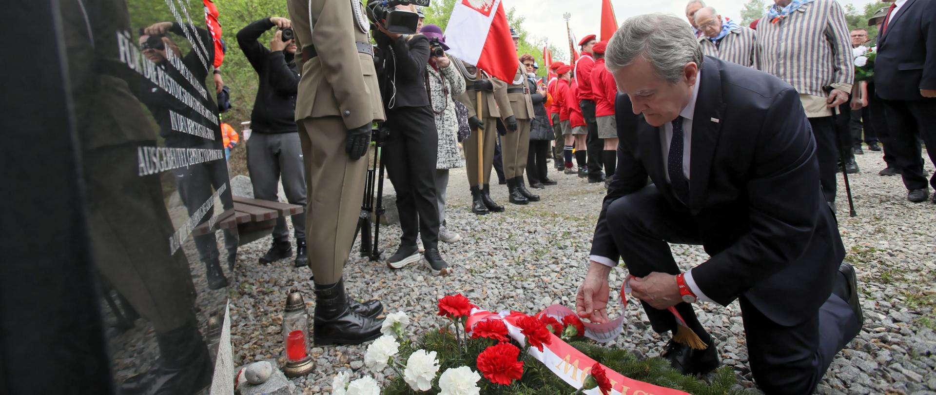Wicepremier Piotr Gliński podczas obchodów 74. rocznicy wyzwolenia niemieckich obozów koncentracyjnych Mauthausen i Gusen. fot. PAP/Leszek Szymański