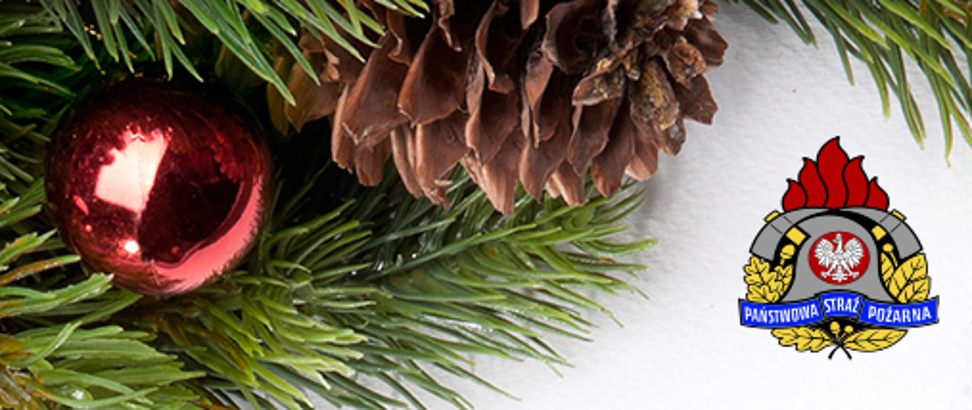 Życzenia świąteczne Komendanta Powiatowego PSP w Wieluniu, na górze bombka, logo PSP i gałązka choinki, poniżej życzenia, w bożego narodzenia czas niech miłość będzie w nas, niech pokój wokół opanuje, a dobro nad złem króluje, wesołych świąt w imieniu własnym oraz funkcjonariuszy i pracowników cywilnych KPPSP Wieluń życzy Komendant Powiatowy PSP w Wieluniu brygadier Tomasz Lewiński 