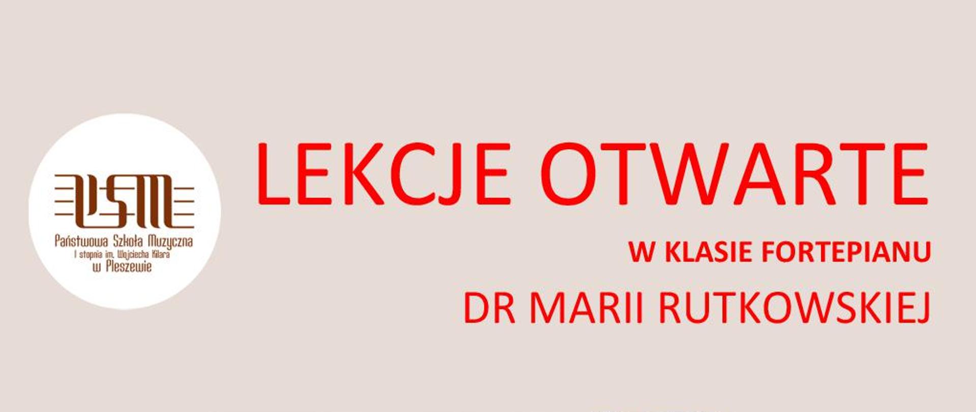 Jasne tło. Od góry w białym kółku brązowe logo PSM. Obok duży czerwony napis "Lekcje otwarte w klasie fortepianu dr Marii Rutkowskiej". Pod spotem zdjecie pianistki p. Marii Rutkowskiej, która jest oparta na fortepianie z otwartą klapą. Pod spodem szczegółowe informacje dotyczace lekcji otwartych. 