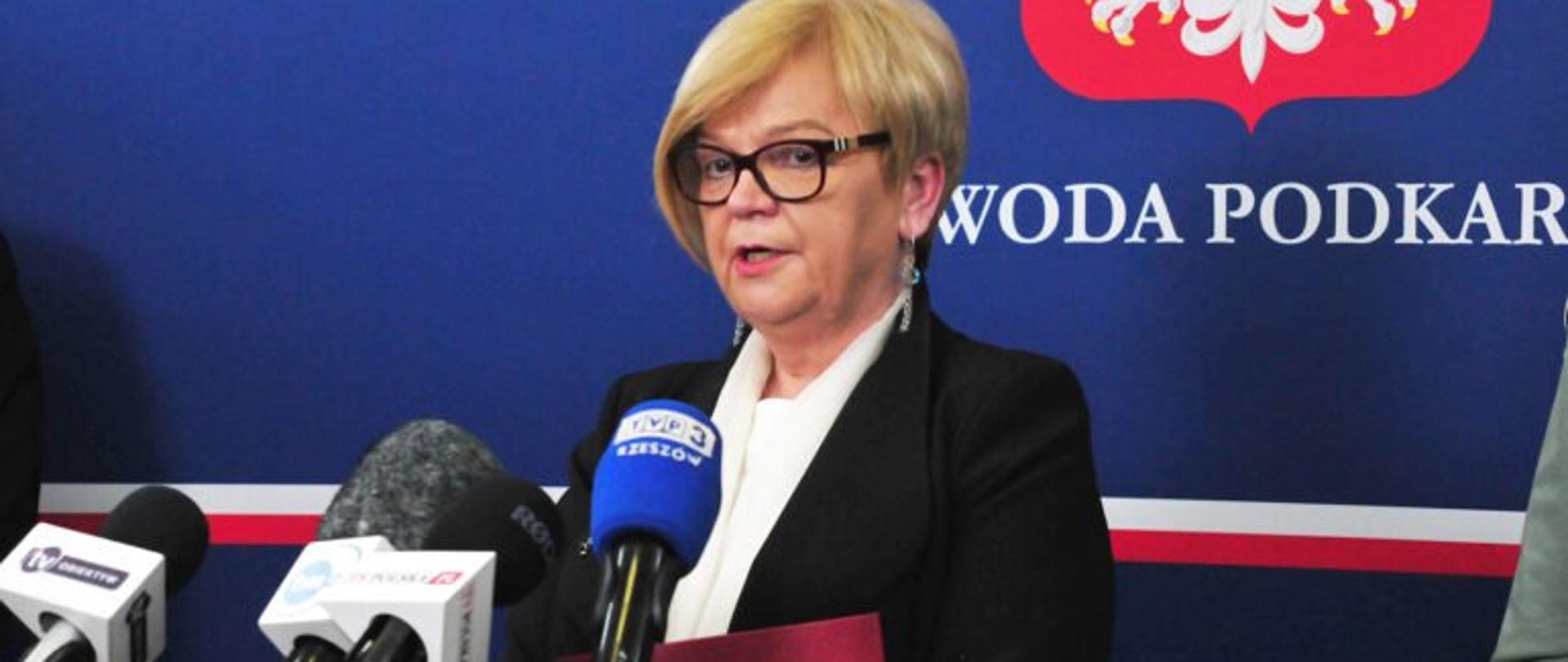 Wojewoda podkarpacki Teresa Kubas-Hul podczas konferencji prasowej