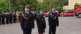 Pomorski Komendant Wojewódzki PSP st.bryg. Jacek Niewęgłowski, Komendant Powiatowy PSP w Człuchowie st.bryg. Radosław Batruch w towarzystwie odznaczonej ogn. Kamili Borzyszkowskiej.
