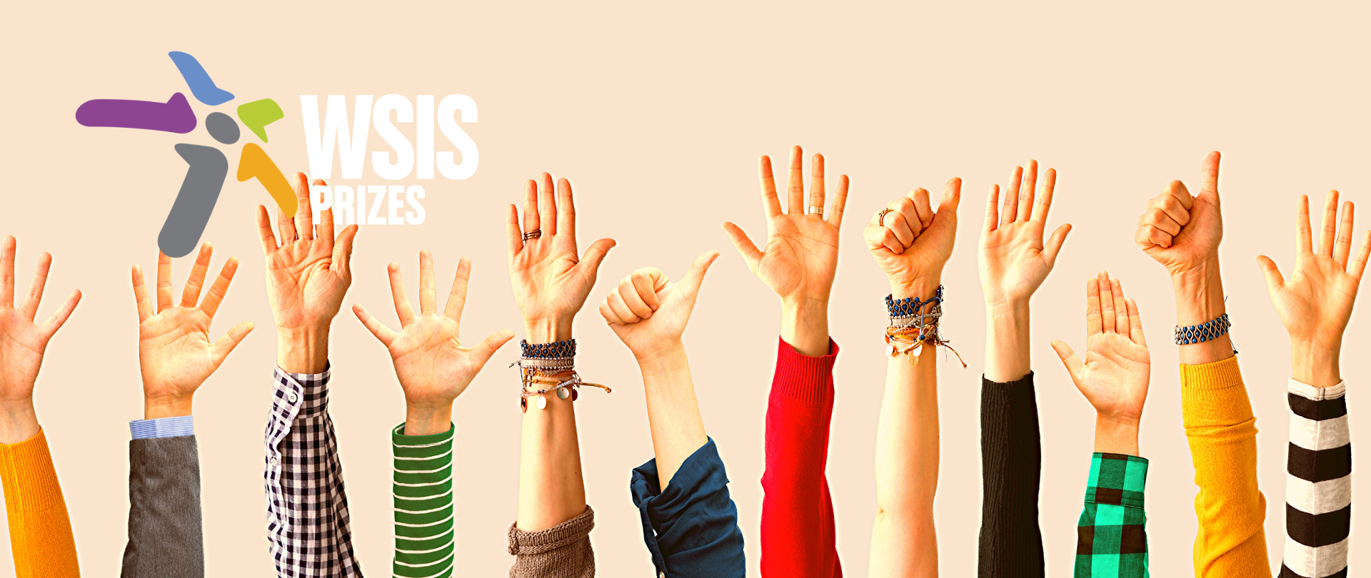 Uniesione w górę dłonie oraz logo WSIS Prizes