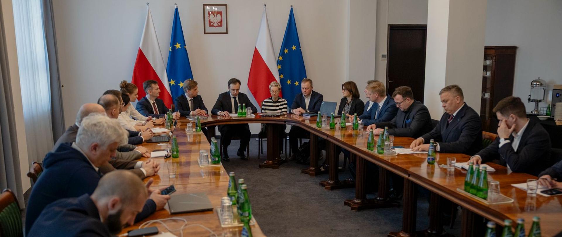 Minister Andrzej Domański z uczestnikami spotkania