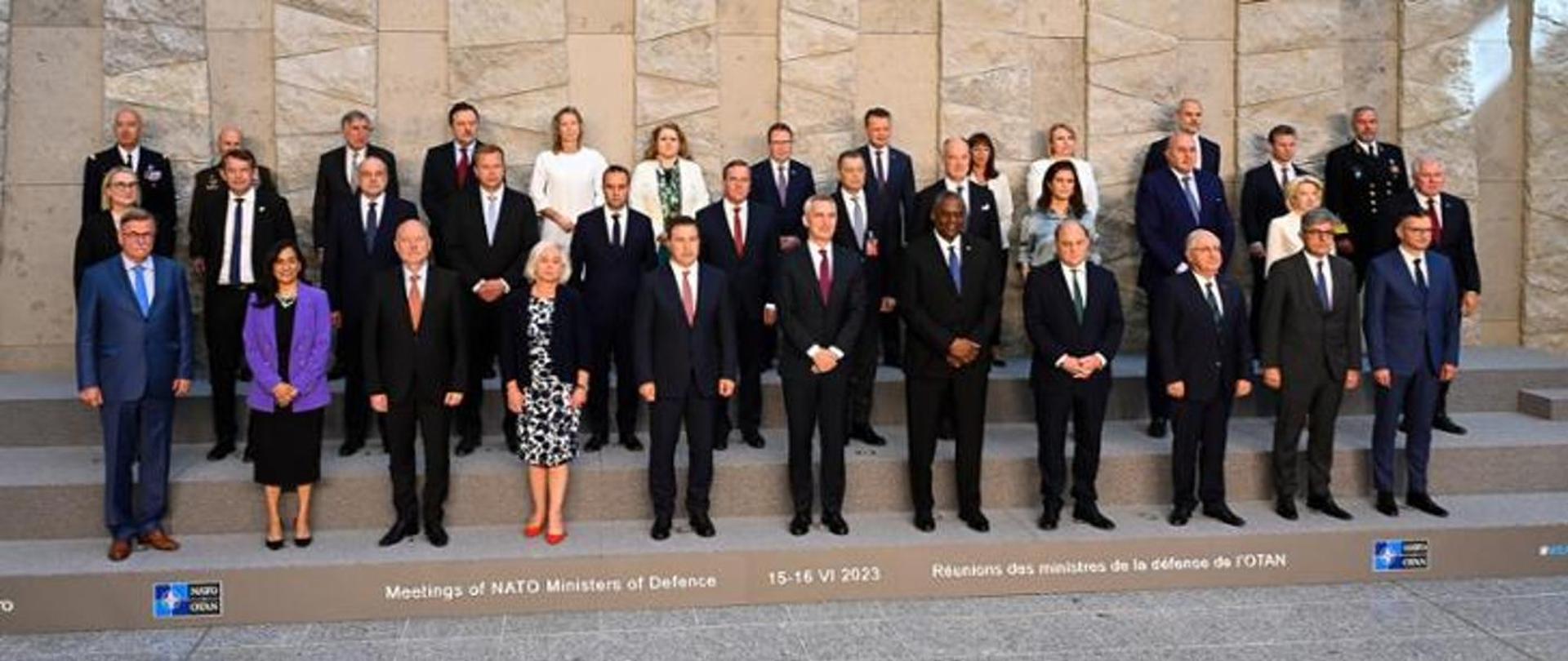 Ministrowie obrony narodowej NATO
