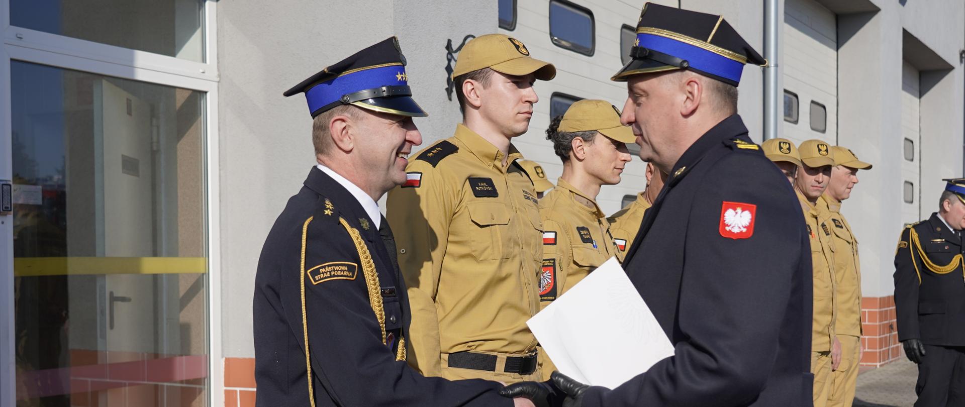 Na zdjęciu uczestnicy uroczystego apelu