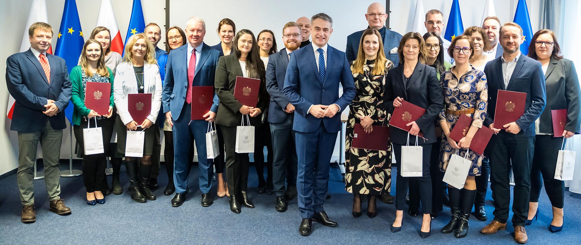 Wyróżnienie pracowników Ministerstwa Cyfryzacji - podczas święta służby cywilnej