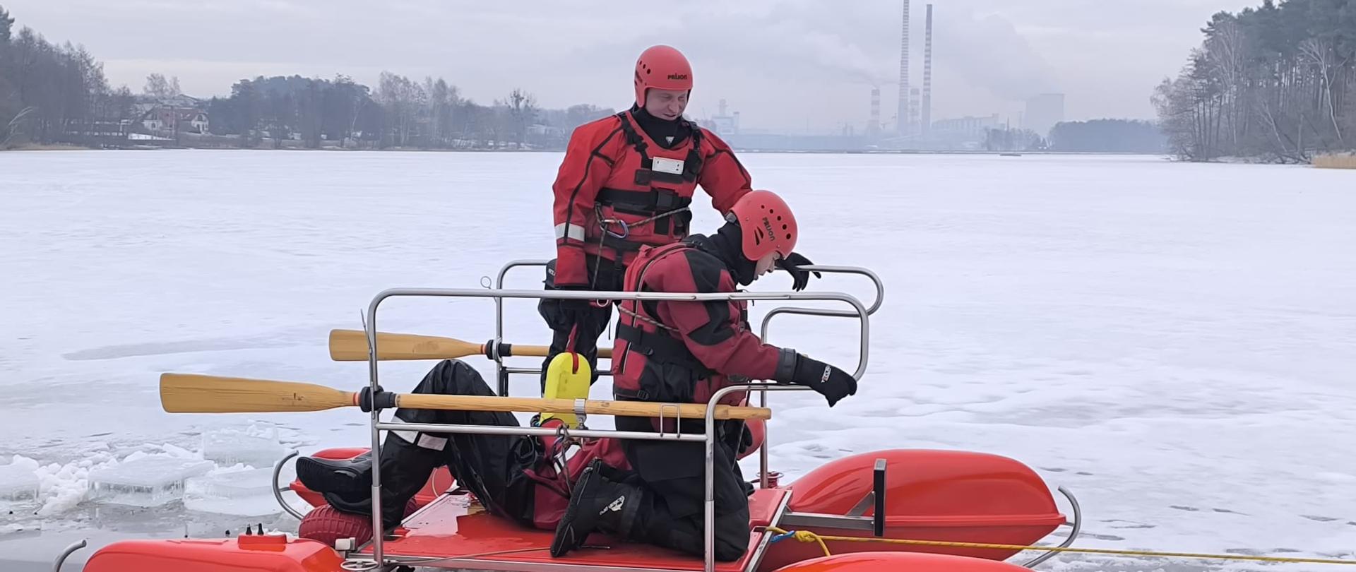 Strażacy doskonalili umiejętności ratownictwa lodowego na zbiorniku Gzel