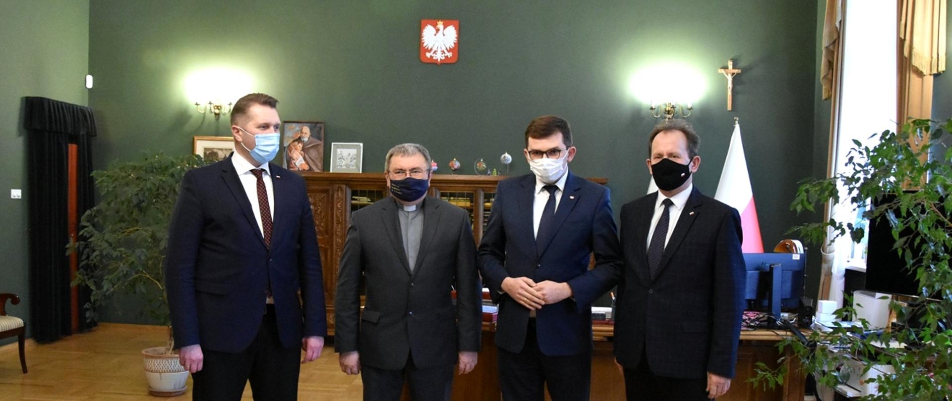 Zdjęcie z wizyty ministra Przemysława Czarnka w Małopolskim Urzędzie Wojewódzkim