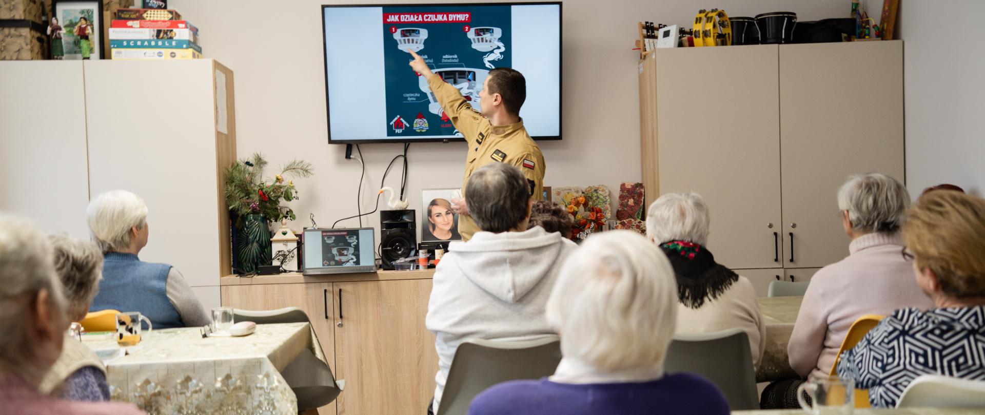 Strażacy dbają o bezpieczeństwo seniorów w powiecie chrzanowskim