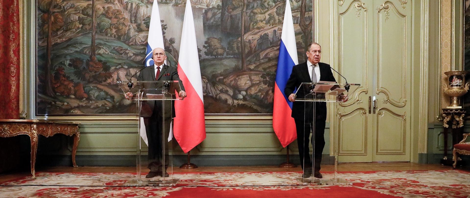 Minister Zbigniew Rau wraz z ministrem Siergiejem Ławrowem podczas konferencji prasowej w Moskwie