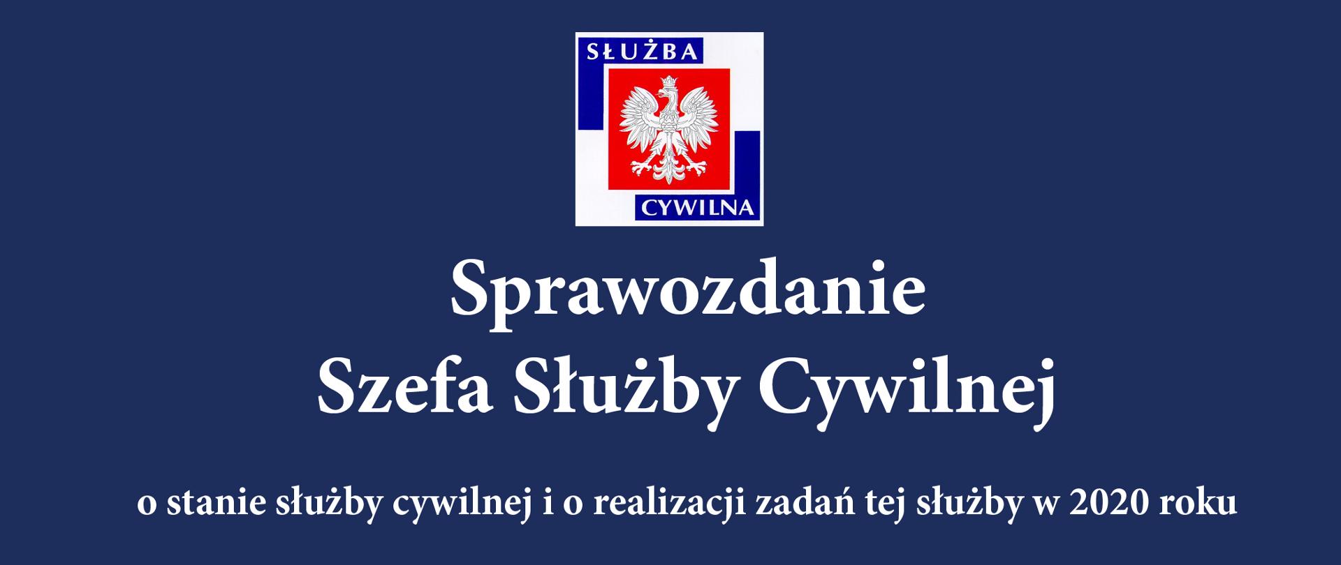 Biały napis "Sprawozdanie Szefa Służby Cywilnej o stanie służby cywilnej i o realizacji zadań tej służby w 2020 roku" na granatowym tle. Nad napisem logo służby cywilnej
