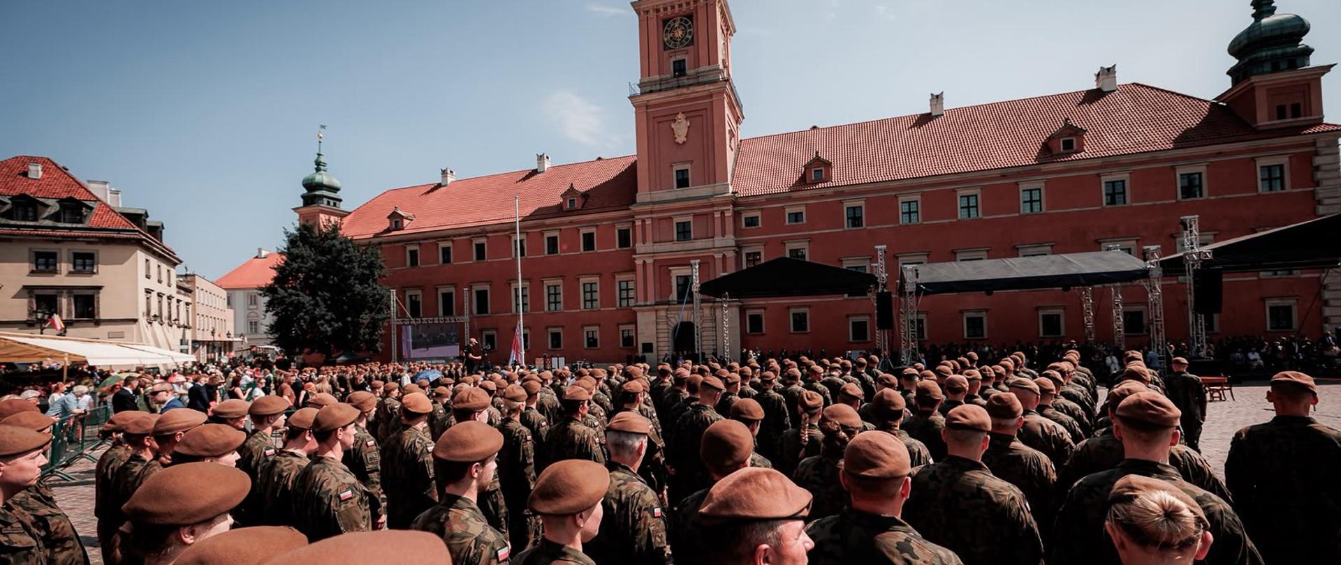 3 sierpnia 2026 r. na Placu Zamkowym w Warszawie Prezydent Rzeczypospolitej Polskiej, Zwierzchnik Sił Zbrojnych Karol Nawrocki wręczy sztandar 18 Stołecznej Brygadzie Obrony Terytorialnej. W uroczystości udział wzięła sekretarz stanu w MON Magdalena Sobkowiak-Czarnecka.

