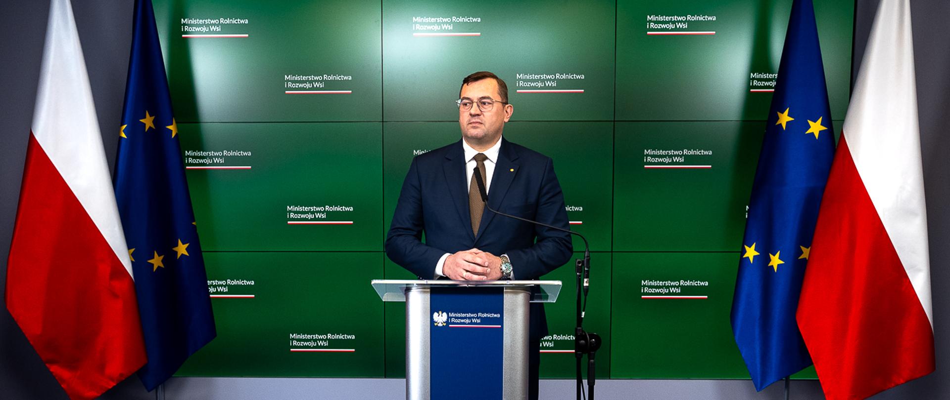 Minister Stefan Krajewski podczas konferencji prasowej (fot. MRiRW)