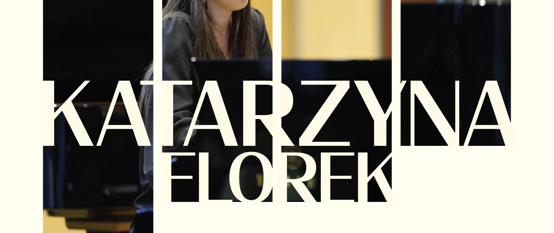 Plakat ma kremowe tło, nowoczesną i elegancką oprawę graficzną oraz czytelny układ informacji. Kluczowe informacje na plakacie: Wydarzenie: Recital dyplomowy z klasy fortepianu mgr Joanny Zmarz. Wykonawczyni: Katarzyna Florek. Data i godzina: 17 września 2026 roku, godzina 17:00. Miejsce: Sala Koncertowa Państwowej Szkoły Muzycznej w Nowym Targu. W programie utwory kompozytorów: J. S. Bach, J. Haydn, S. Rachmaninow, F. Chopin, C. Debussy. Wygląd graficzny: W centralnej części plakatu znajduje się duże zdjęcie podzielone na cztery pionowe, wąskie paski. Zdjęcie przedstawia młodą kobietę z ciemnymi włosami, grającą na czarnym fortepianie. Na tle zdjęcia umieszczono duży, wyrazisty napis z imieniem i nazwiskiem artystki: KATARZYNA FLOREK. Góra i dół plakatu zawierają napisy w czarnym kolorze o klasycznym liternictwie.